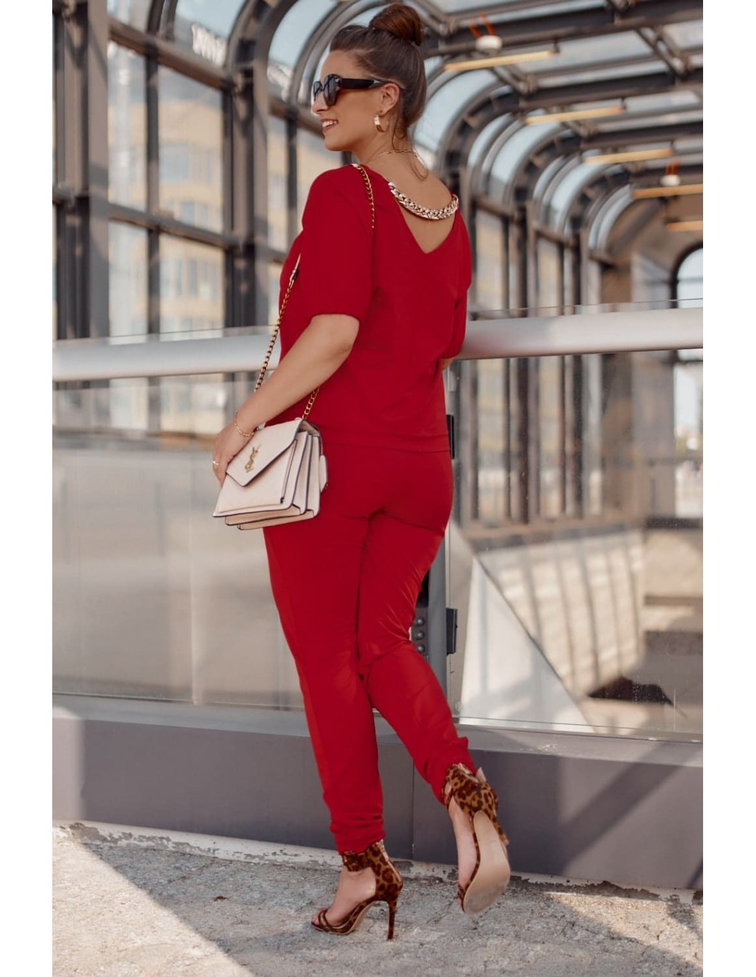 Set aus Hose und Sweatshirt mit Kette, rot FI640 – Online-Shop – Boutique